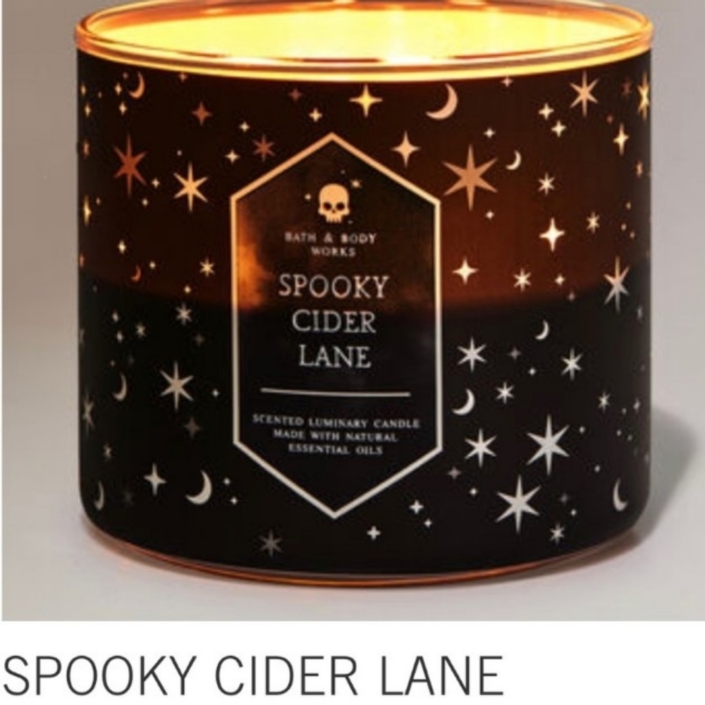Bath & Body Works Black Candle with Iridescent Skull Lid ๐โ ๏ธ๐โ ๏ธ๐โ ๏ธ - Picture 2 of 6